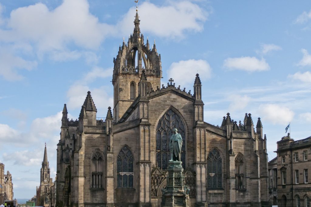 Thousands Pay Respects to Queen in Scotland and London