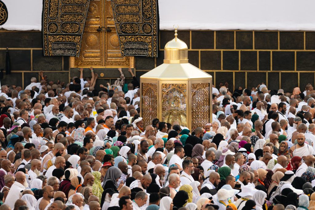 14 Pilgrims Die from Heat Stroke During Hajj in Saudi Arabia
