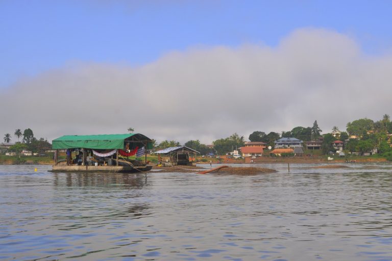 Suriname Boat Capsize Kills 7 on Maroni River Border