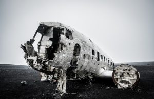Epic E1000 Crash Renews High-Performance Plane Debate Wreckage of an Epic E1000 turboprop scattered on snowy terrain near Steamboat Springs airport