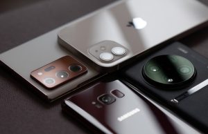 Meta Llama 3.2 Adds Vision, Runs Locally on Devices Meta's Llama 3.2 AI model processes images and text on a smartphone screen, demonstrating offline local processing capabilities.