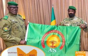 Mali, Niger, Burkina Faso Form Sahel Defense Pact Military leaders from Mali, Niger, and Burkina Faso shaking hands at a summit, symbolizing their new mutual defense alliance in the Sahel region.