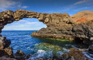 Migrant Boat Capsizes Off El Hierro, 7 Dead, 2 Kids Critical