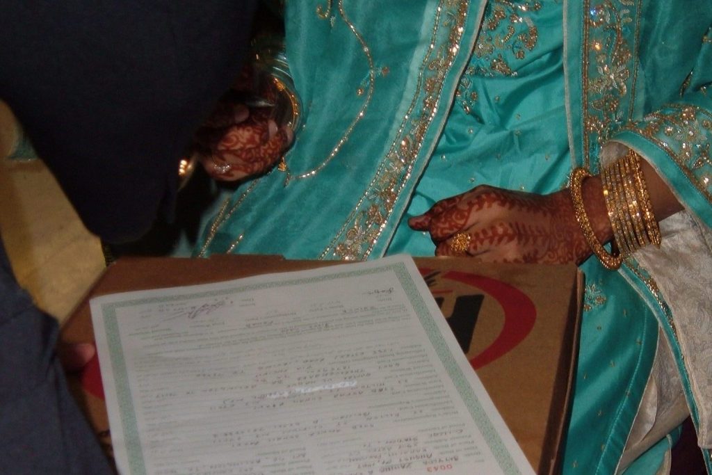 Financial Silence Erodes Trust in Muslim Marriages, Article Argues
