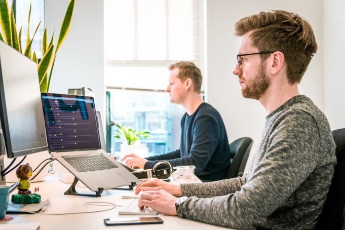 Anthropic Analysis Reveals AI's Role in Shifting Productivity and Wages Anthropic Analysis Reveals AI's Role in Shifting Productivity and Wages
