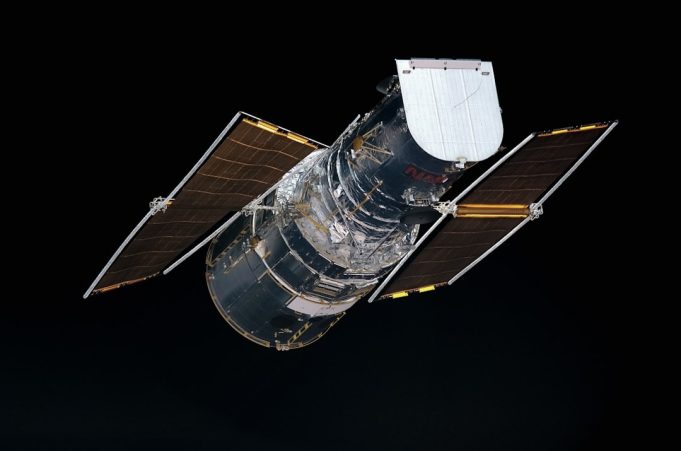 Artemis II Crew Surpasses Apollo 13's 54-Year-Old Distance Record Artemis II Crew Surpasses Apollo 13's 54-Year-Old Distance Record