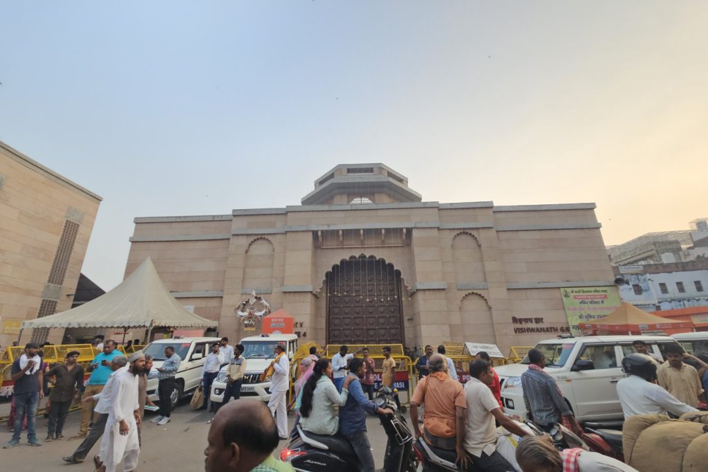 Uttar Pradesh Temple Trusts: No Darshan Fees at Kashi Vishwanath