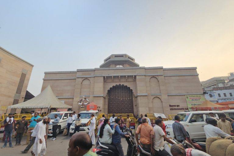 Uttar Pradesh Temple Trusts: No Darshan Fees at Kashi Vishwanath