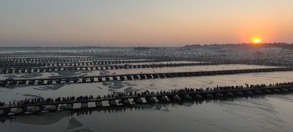 Bus Crash Kills 10 Hindu Pilgrims Heading to Kumbh Mela