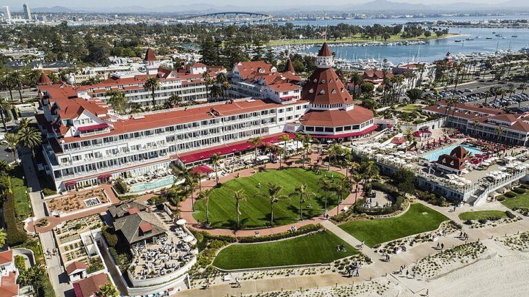 11 Best ResortPass Deals in San Diego: Pools, Spas, & More