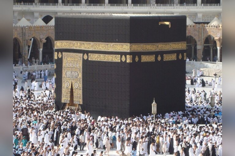 Hajj Heat Wave Kills at Least 922 Pilgrims