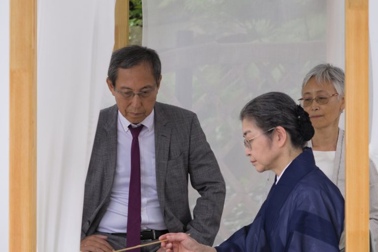 Exploring Cross-Cultural Tea Rituals: Mindfulness in Japanese Chanoyu vs. British Afternoon Tea