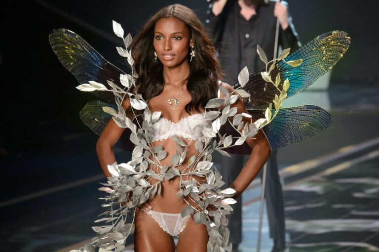 Victoria’s Secret Fashion Show returns to Los Angeles with star-studded runway lineup
